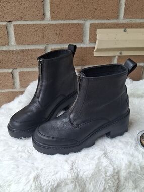 SOREL Joan Now™ Zip Black Leather Waterproof Boots – Size 7.5